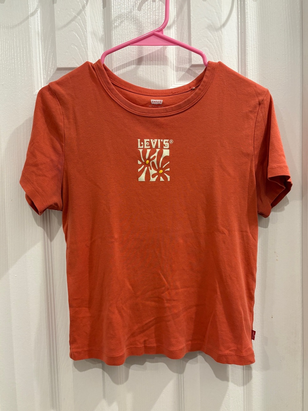 Levi's Orange Graphic Tee 🫧